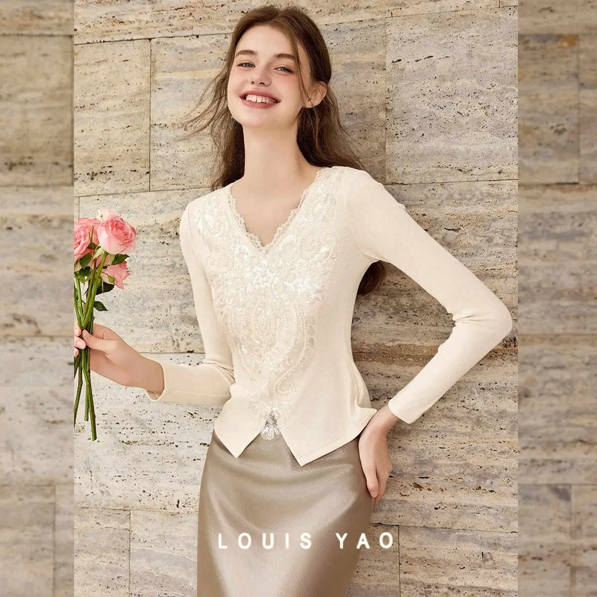 

LOUIS YAO New Bead Embroidered V-neck Women's T-shirt 2025 Autumn New Tops Fashion Casual Micro Elastic Long Sleeved Tees