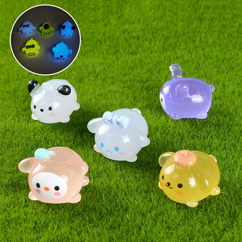 Mini Luminous Sanrio Figurka Kawaii Kuromi My Melody Cinnamoroll Pochacco Micro Landscape Ornament Wnętrze samochodu Wystrój domu