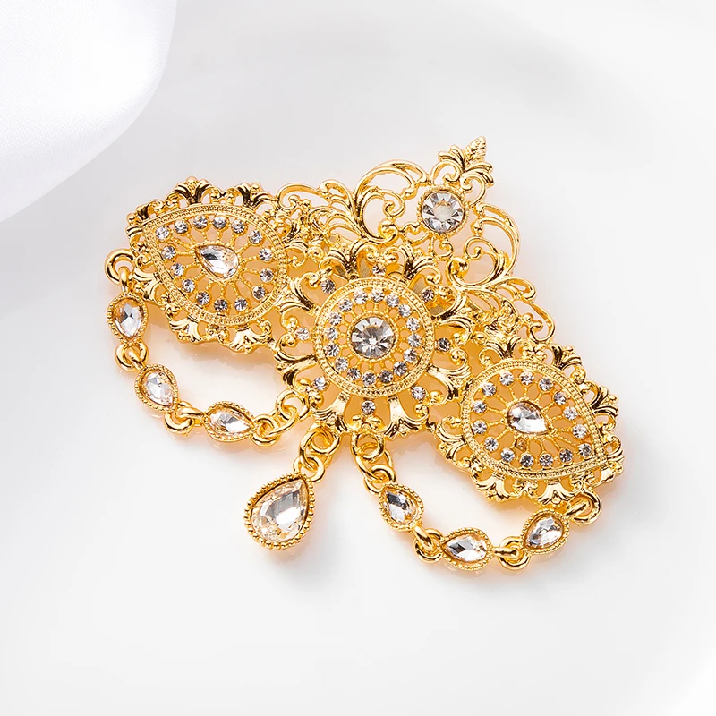 بروش تخريمية ذهبي مزخرف بأحجار كريمة ملونة، إكسسوار زفاف أنيق لملابس الزفاف والاحتفالات التقليدية