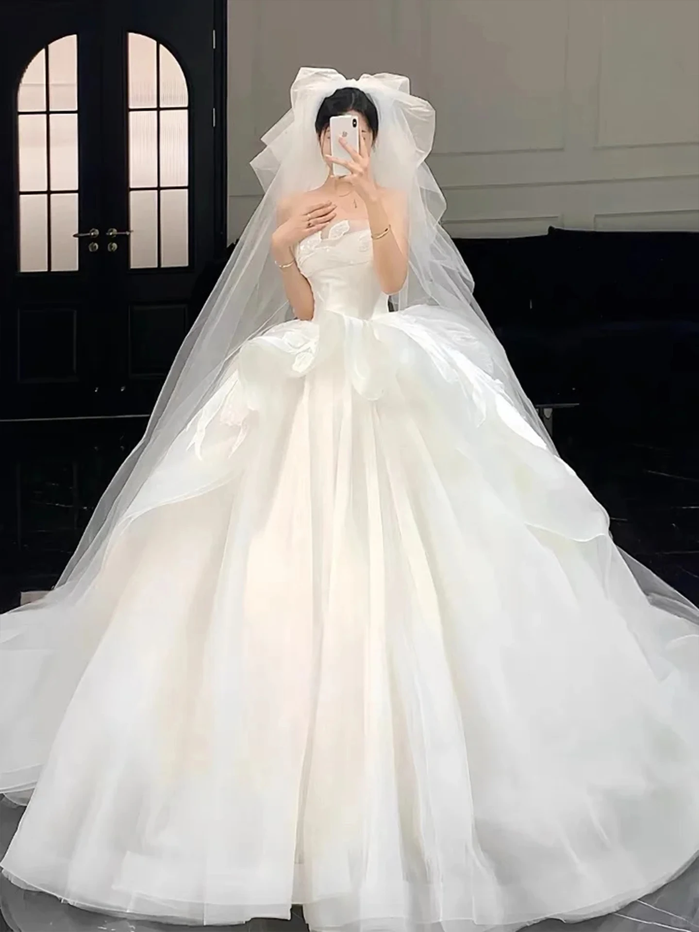 French High-End Light Wedding Dress Bride 2026 New Tube Top Advanced Texture Light Luxury Small Tail out Main Yarn