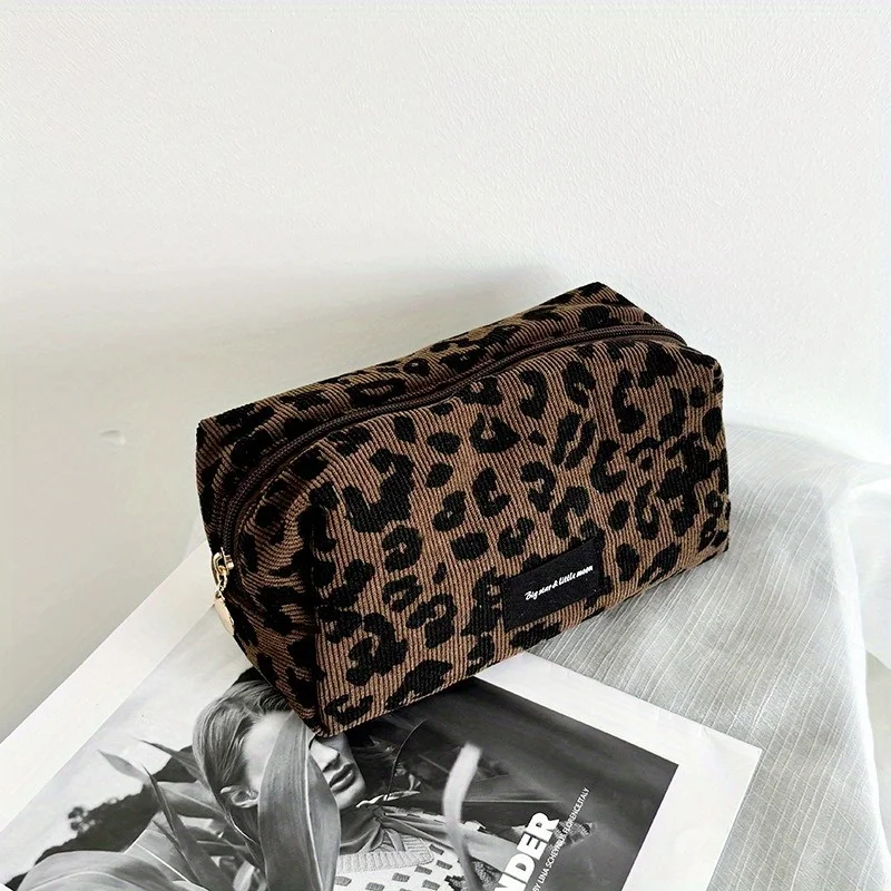 Large Capacity Leopard Print Makeup Bag Animal Print Cosmetic Organizer with Zipper Durable Polyester Travel Toiletry Storage
