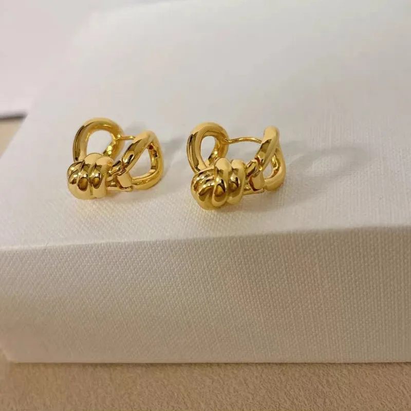 

Summer New Daily Commuter Gold Knotted Small Stud Earrings Small Exquisite Ear Buckle Earrings Simple and Versatile