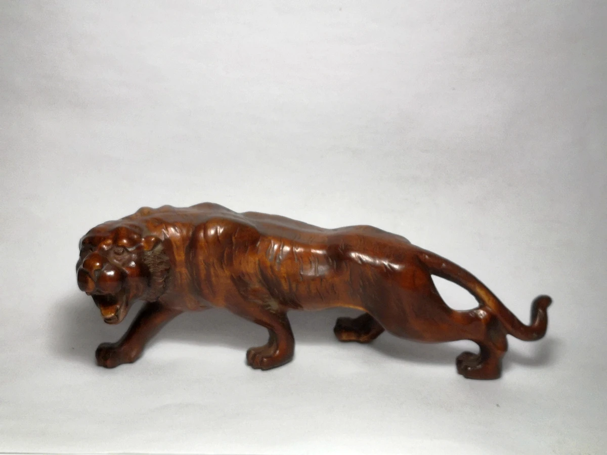 

Chinese Boxwood Hand Carved vivid tiger Figure Statue old Decoration Collection gift