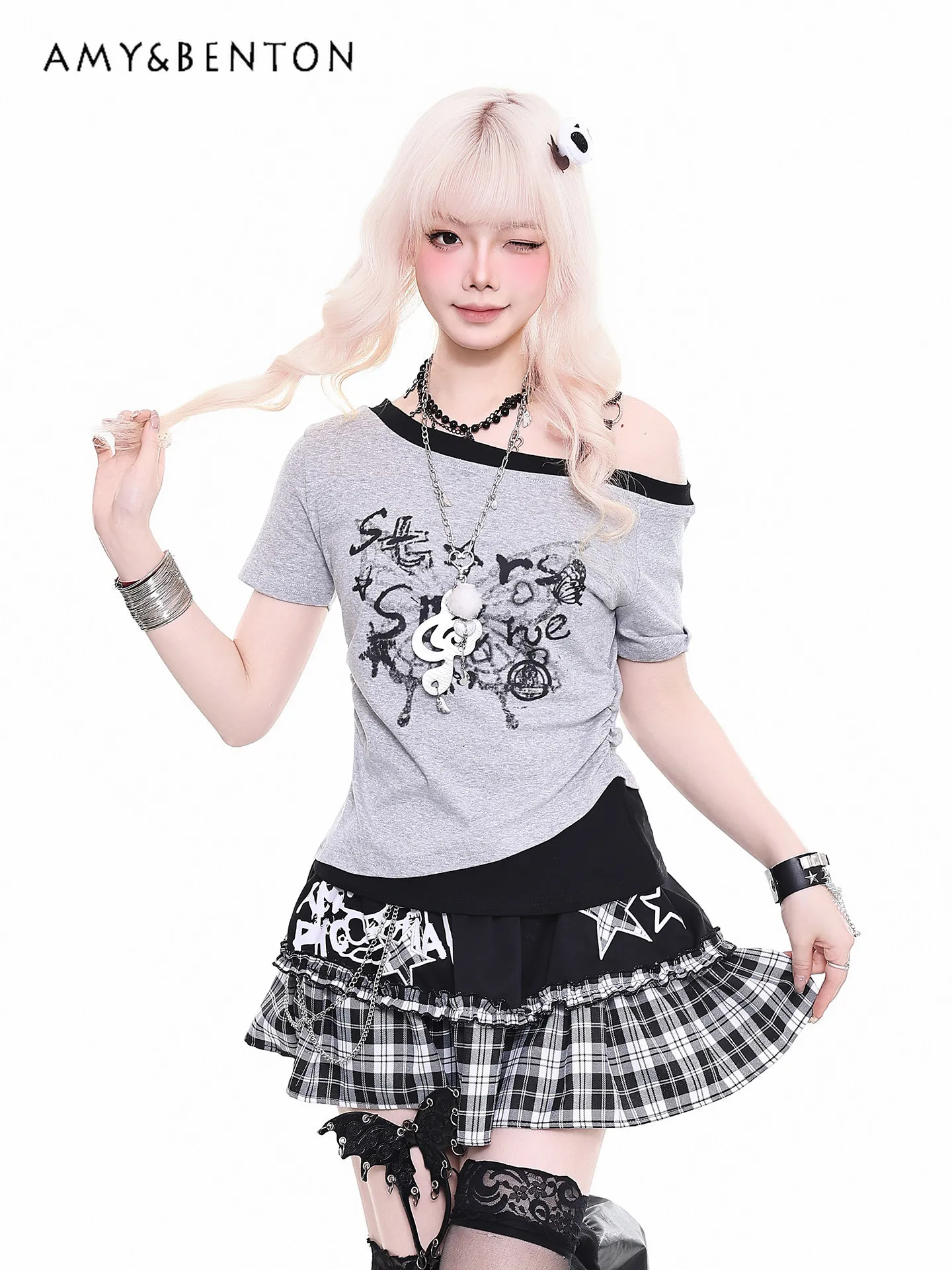 

Новая летняя женская футболка в американском ретро-стиле с открытыми плечами, облегающая, с принтом бабочек, красно-серая, с коротким рукавом