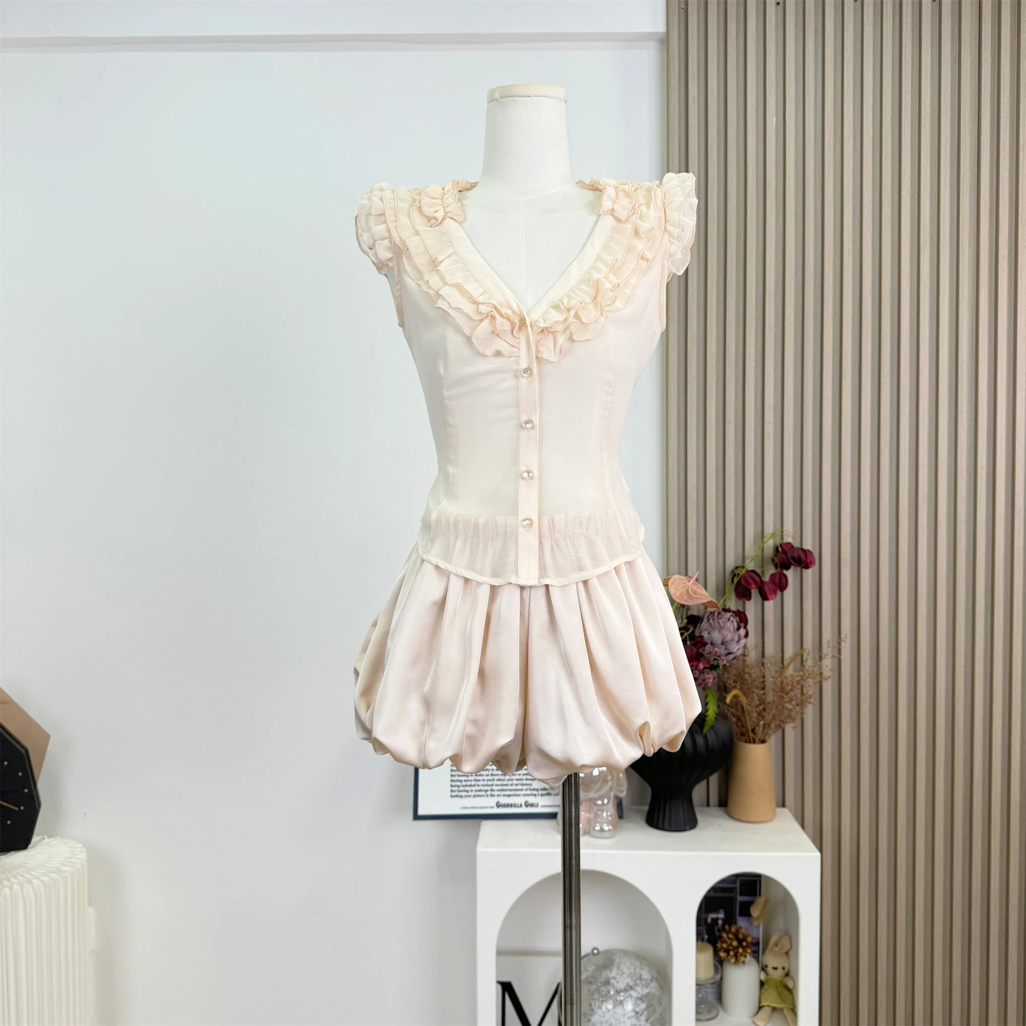 

Elegant Satin Short Shorts Set with Lace Trim Flower Bud Design Two Piece Suit for Women Sexy Two Piece Set Women