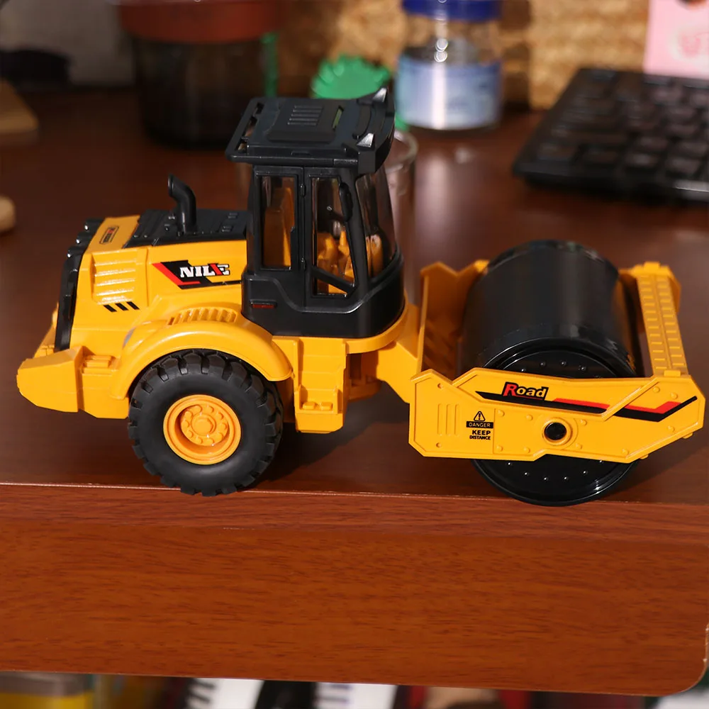 

Модель строительной техники в масштабе 1:60: дорожный каток, вилочный погрузчик, самосвал. Высокодетализированные игрушки из сплава.