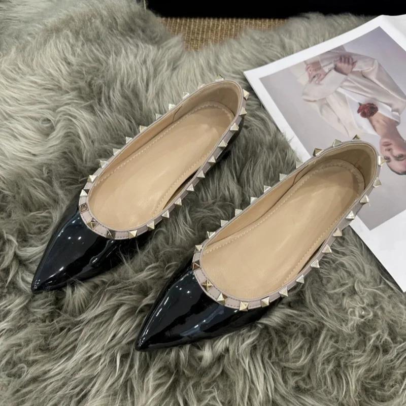 2024 New Lady Flock Winter Flats with Studs Pointy Toe Black Shoes for Wide Feet  Arrivals Fashion American Style Slip-Ons