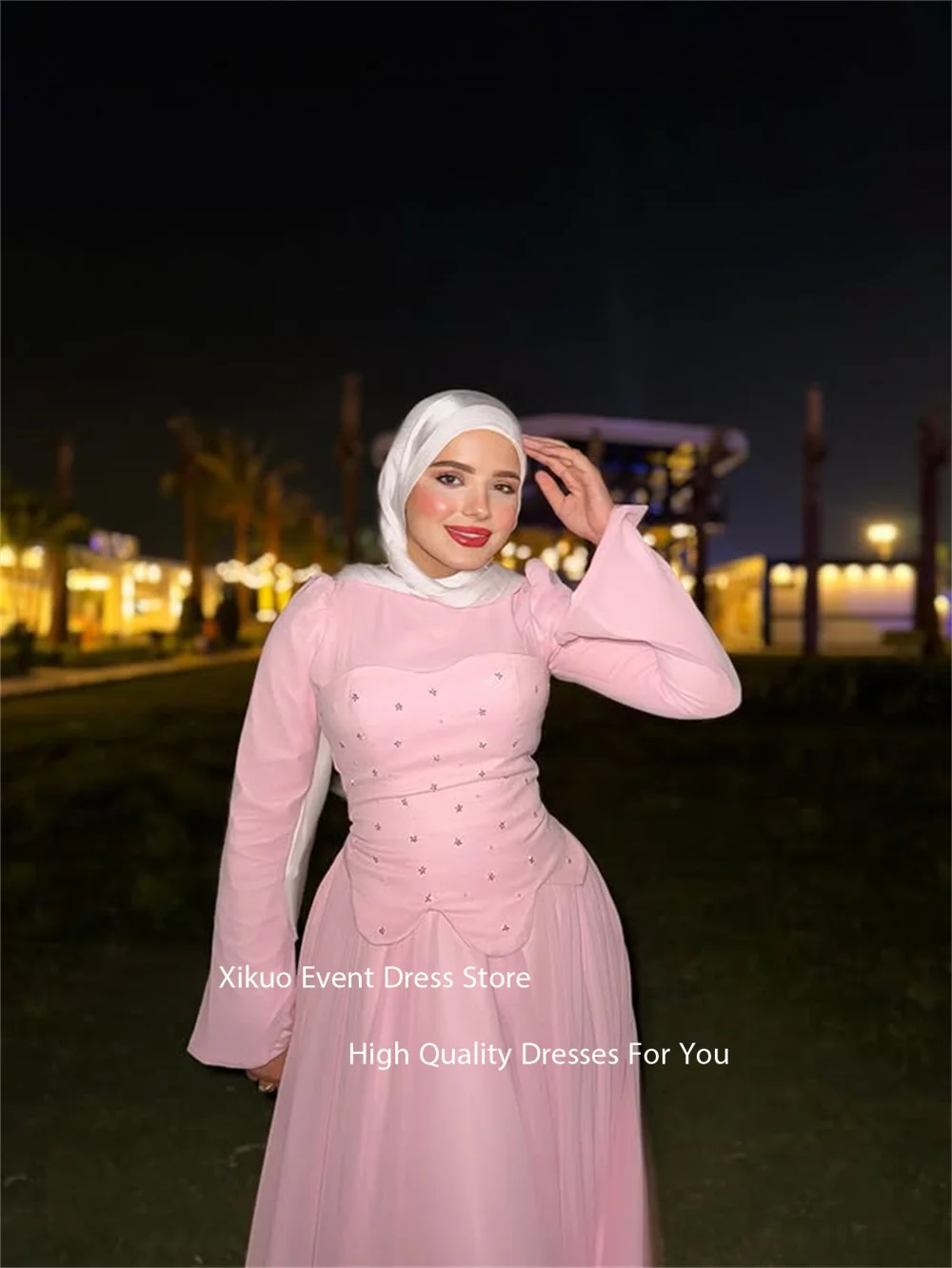 فساتين سهرة شيفون وردية متواضعة من Xikuo فساتين كوكتيل ذات ثنيات عالية وأكمام طويلة فستان ماكسي للحفلات الراقصة حسب الطلب