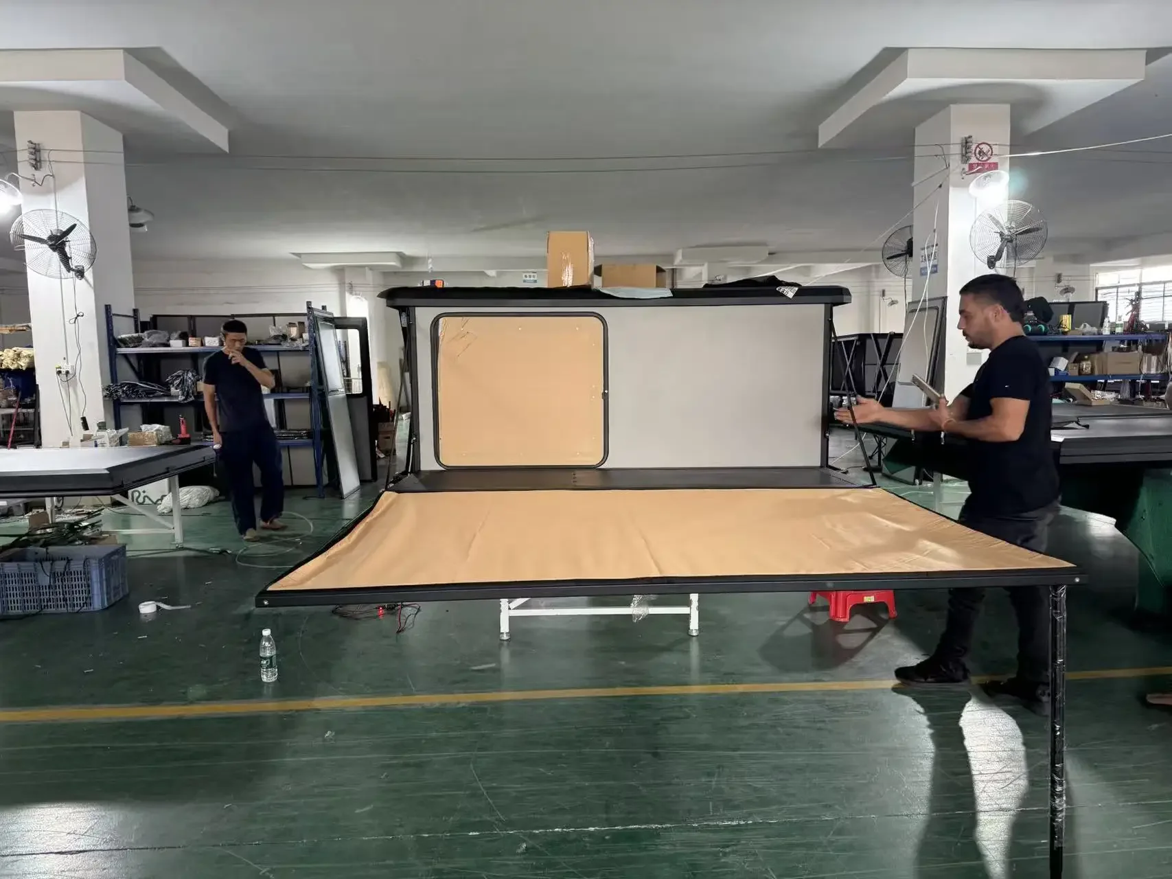 Hydrarulic Lifting Remote Control Rooftop Tent！
