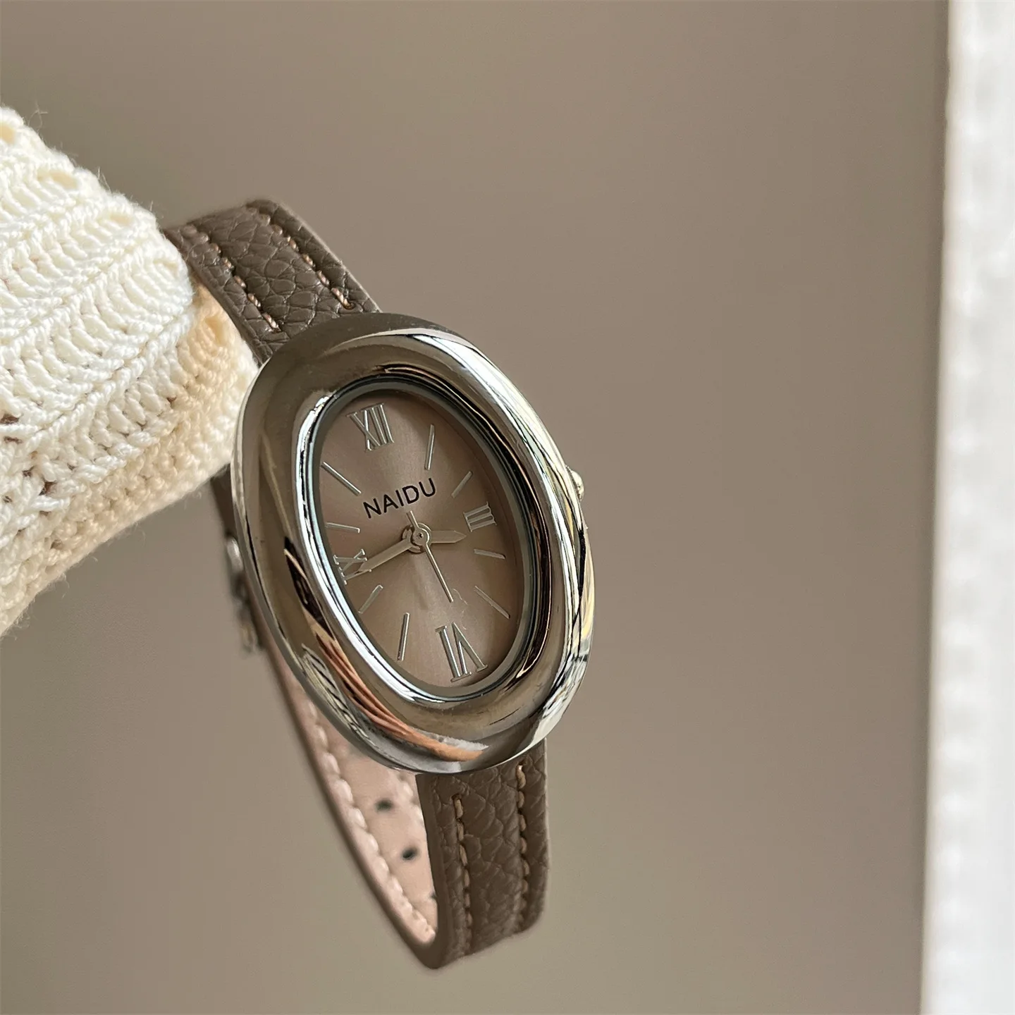 

Oval Miniature Gold Women's Watch, Simple, Compact, Exquisite, Vintage Style, Leather Strap, Women's Accessory, Gift