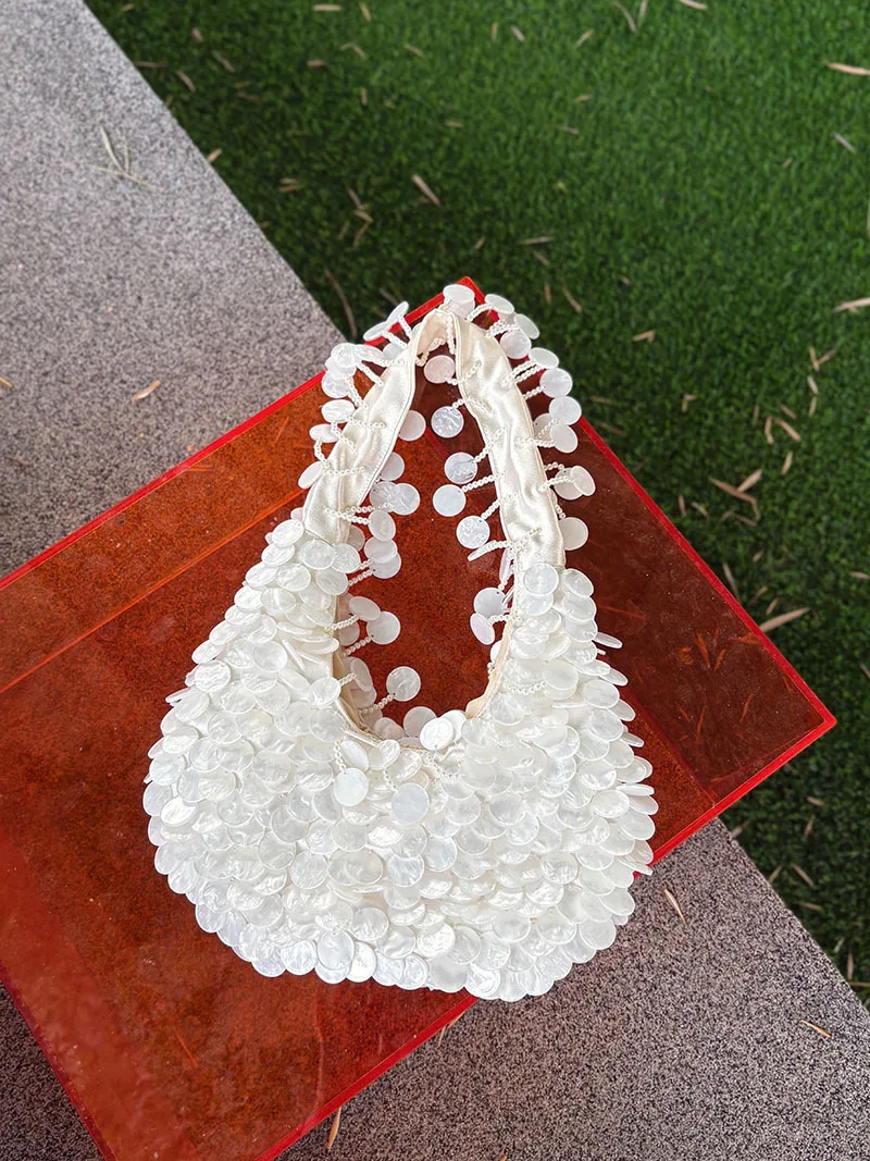 

Handmade Shell Handbags Fashion Wooden Circular Handle Women's Natural Shell Beaded Bag Luxurious Design Summer Beach Tote Bag