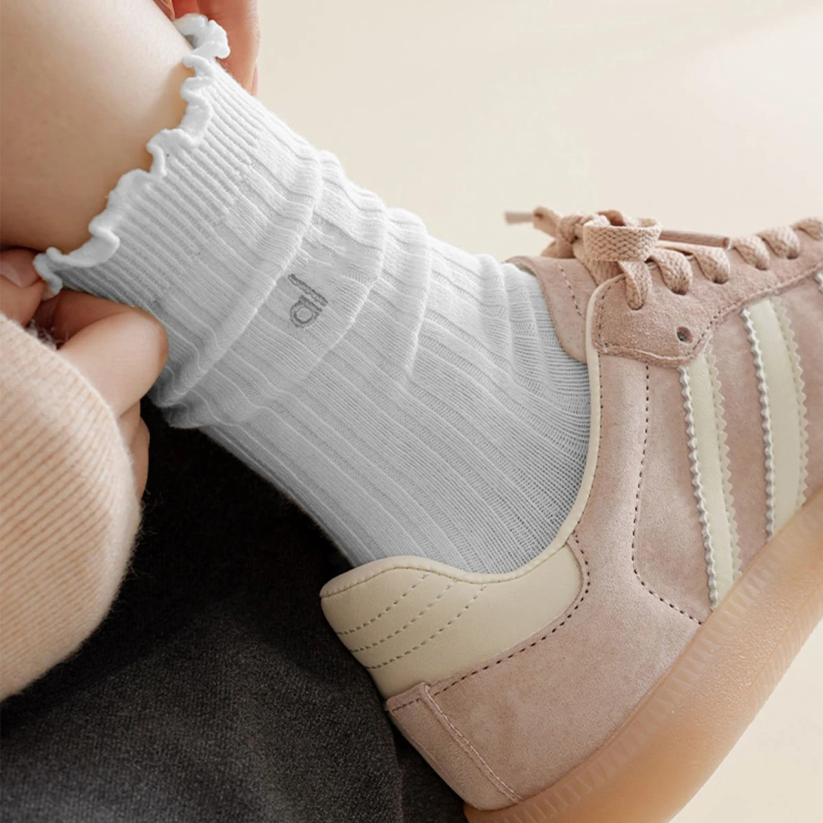

Women A* Yoga Socks Ruffle Cotton Ankle Short Solid Color Breathable Middle Tube Running Scoks