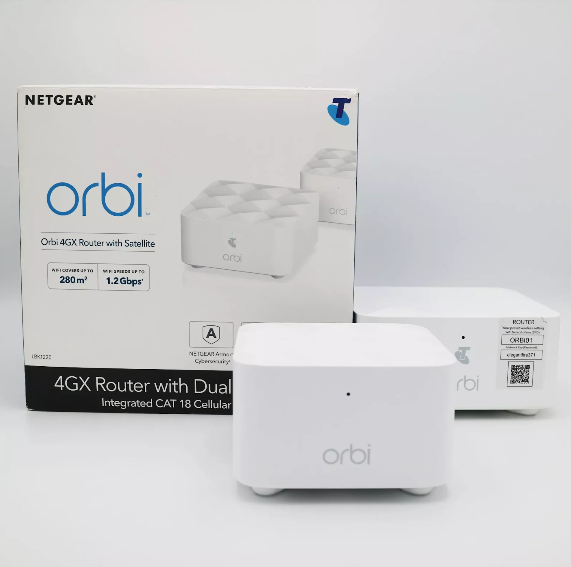 NETGEAR 4G lte Mesh WiFi System Router with Satellite Telstra LBR1020 RBS10