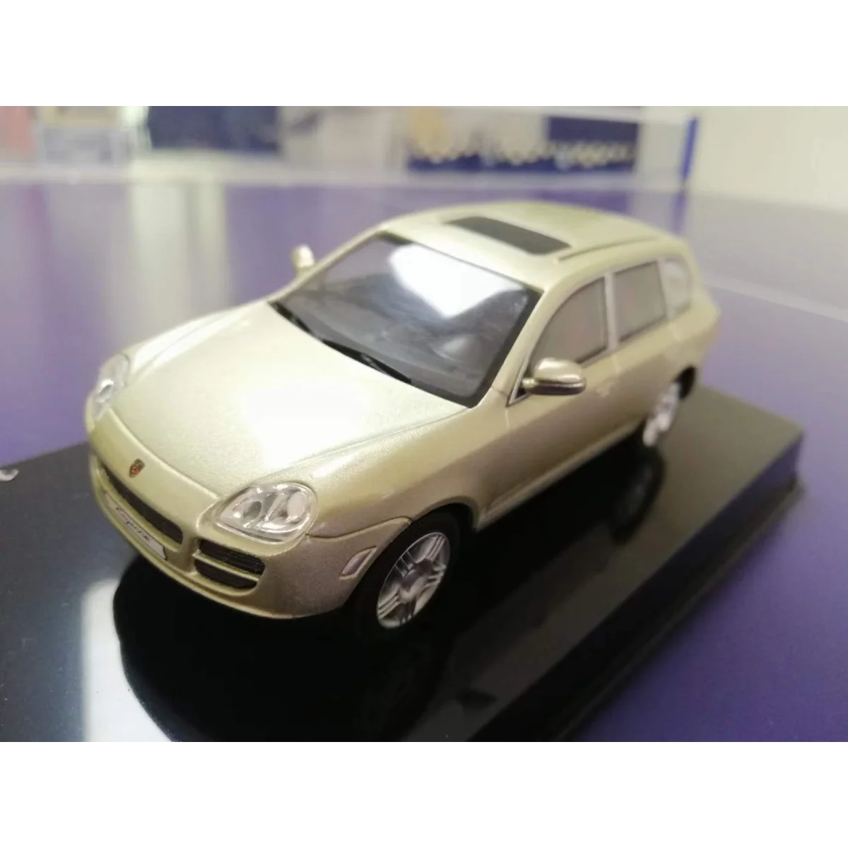 

Литой под давлением масштаб 1:43 Porsche Cayenne, модель автомобиля из сплава, Коллекционная игрушка, подарок, сувенир, витрина, орнамент