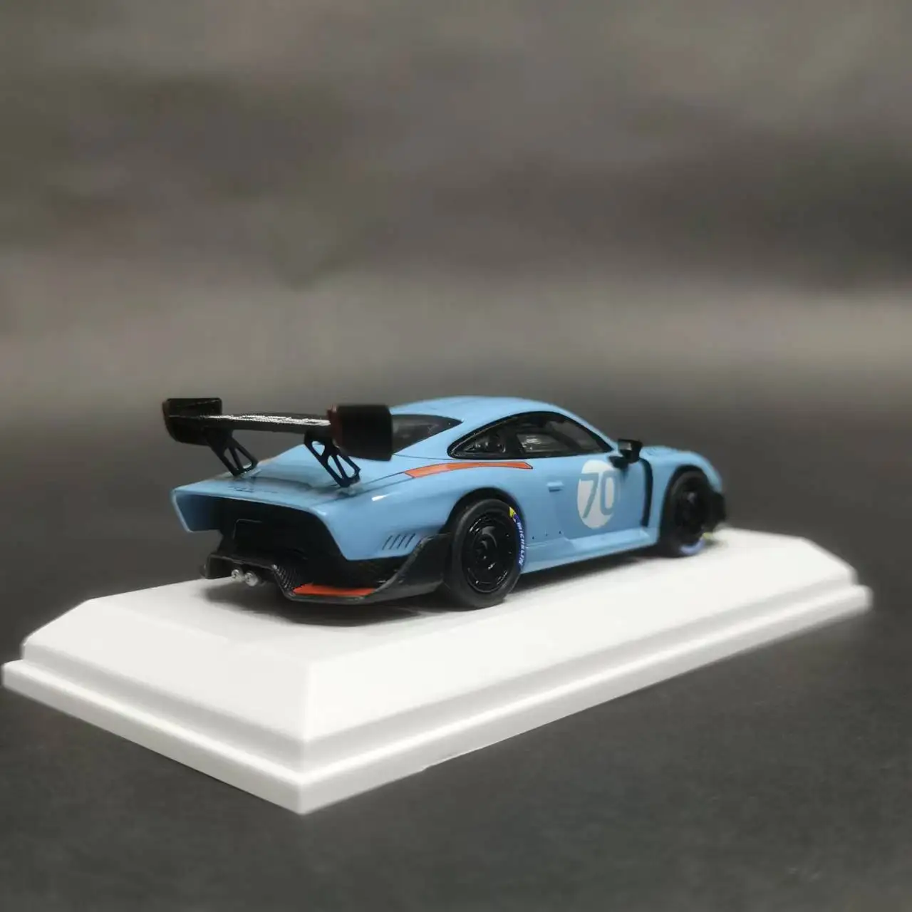 MINICHAMPS 1:64 Model Car P 935/19 2020 Alloy Die-Cast Vehicle-Gulf Design