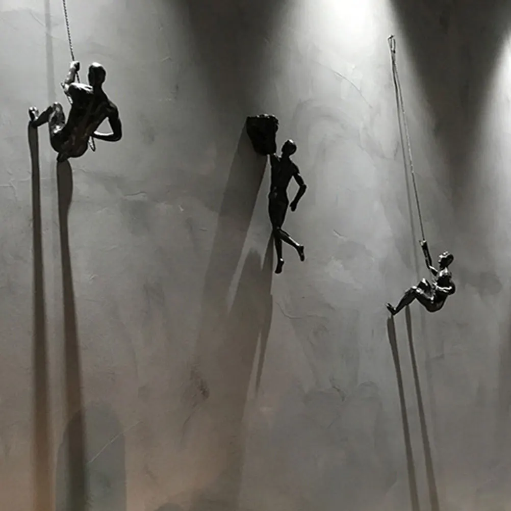 

Industrial Style Climbing Man Wall Sculpture Resin Hanging Wall Decor for Living Room Bar Small Resin Craft Statue
