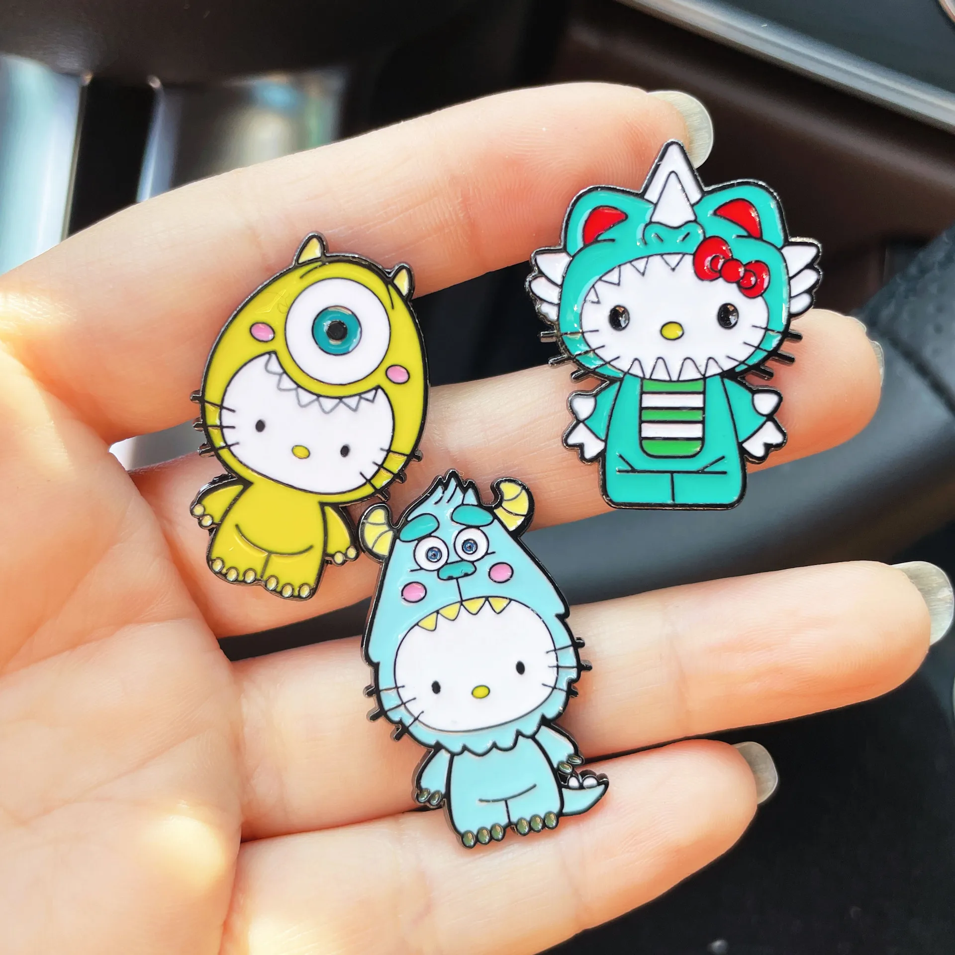 دبابيس كرتونية وحشية رائجة البيع، إكسسوارات شارات إبداعية رائعة ومخصصة