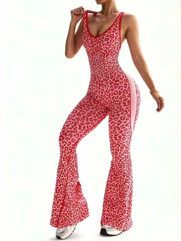レッドフィットネスオーバーオール女性カジュアルセクシーな背中の開いたスポーツヨガジャンプスーツノースリーブヒョウ柄フレアパンツジムボディスーツタイツ