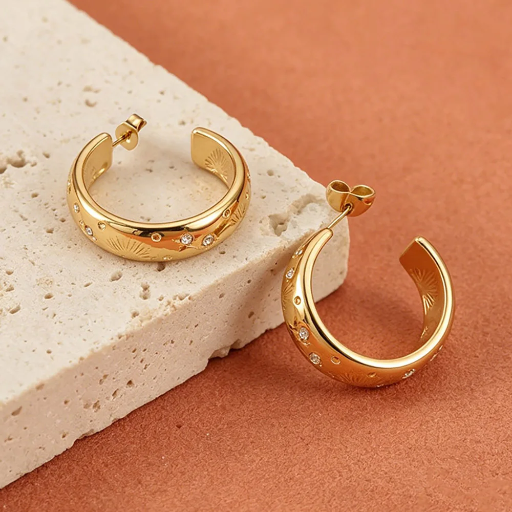 JeeMango Exquisite Chunky Hoop Earrings Blingbling Crystal Zircon Star Huggies Earrings For Women Stainless Steel Jewelry E26117