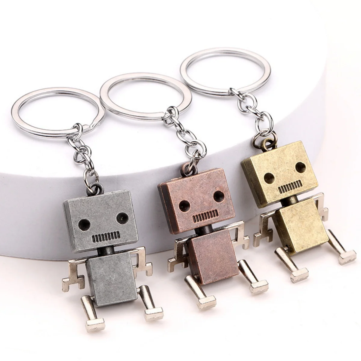 Creative Movable Robot Keychain Retro Simple Cute Cartoon Pendant Keychain Chain 1pc