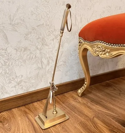 Brass long handle household creative shoehorn light luxury shoe carrying device retro entrance decoration