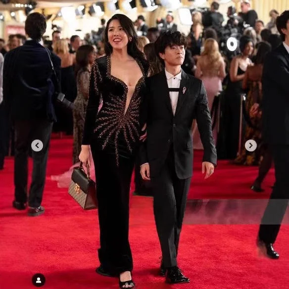 ชุดเดรสยาวทรงเข้ารูปประดับเพชร ดีไซน์เซ็กซี่ แฟชั่นใหม่ล่าสุดสำหรับผู้หญิง เอวสูง ผ้าโพลีเอสเตอร์ ทรงหางปลา