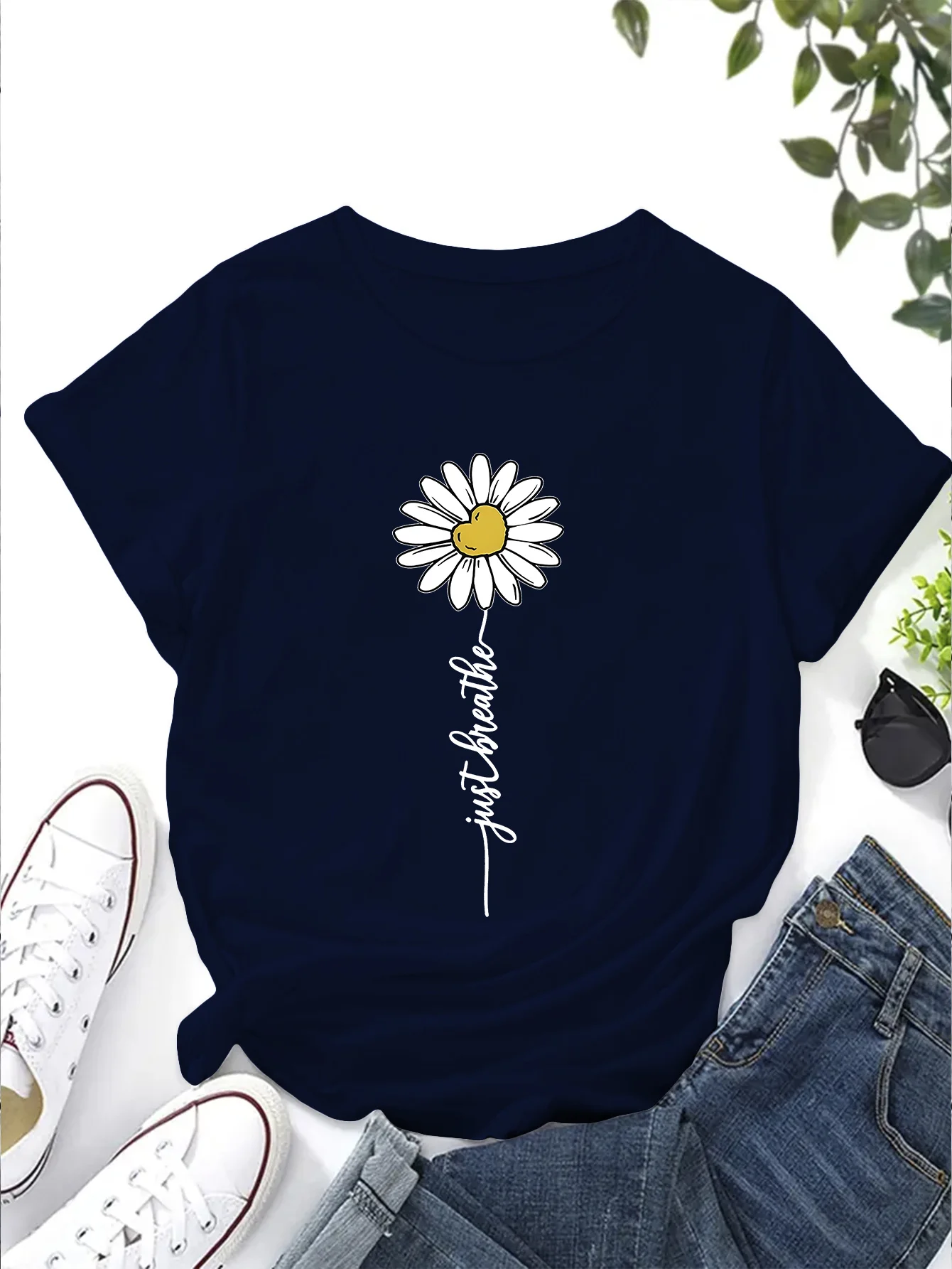

Women's navy blue daisy pattern T-shirt casual short sleeved T-shirt machine washable summer fashion