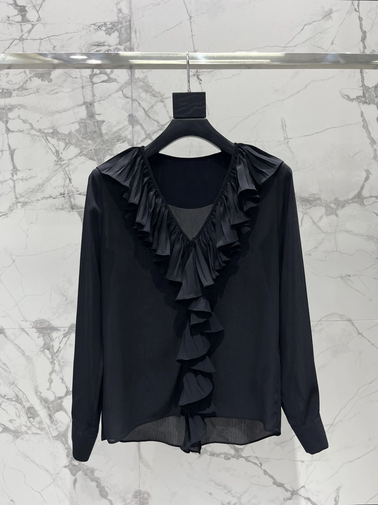 

Loose Women's Long Sleeve Shirt V-Neck Flounce Hem Fashionable Slimming Top Breathable Polyester Fiber Commute Style Spring 2026
