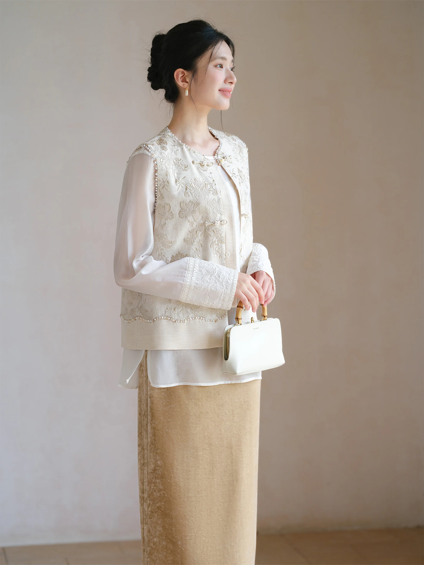 

Новая китайская вышитая льняная шелковая жилетка для женщин, многослойная, весна 2026, в национальном стиле Тан, свободный крой