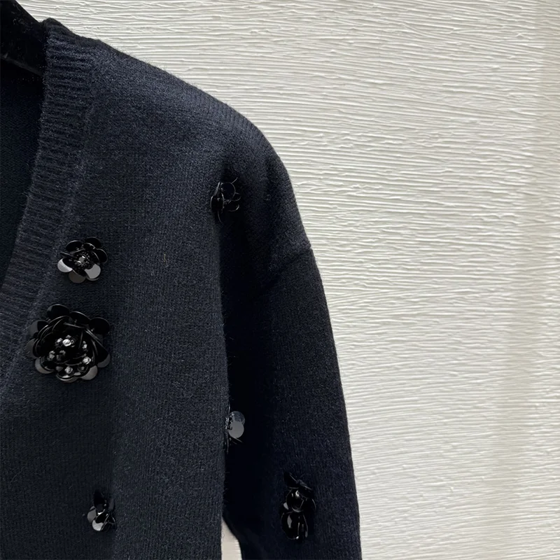 เสื้อคาร์ดิแกนผู้หญิงสไตล์เกาหลีคุณภาพสูง ประดับเลื่อมหนักและงานปักลูกปัด เสื้อสเวตเตอร์หรูหรา 251028119