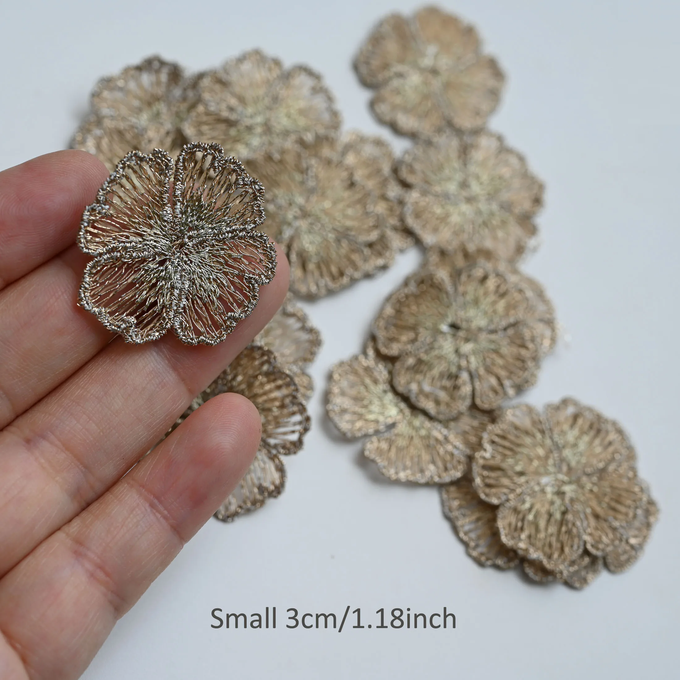 20pc 3cm Small Golden Craft Supplies Embroidery Flower Patches for Clothing Floral Patches for Bags Decorative Parches Appliques