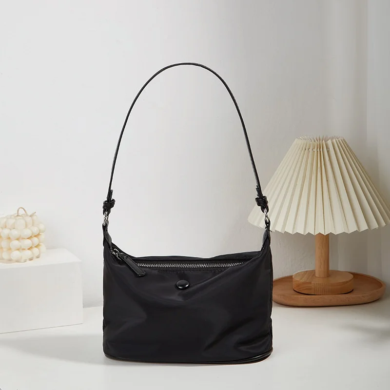 Tas Selempang Minimalis – Tas Tangan Bergaya dan Serbaguna dengan Desain Chic, Sempurna untuk Pakaian Kasual Sehari-hari & Fashionable