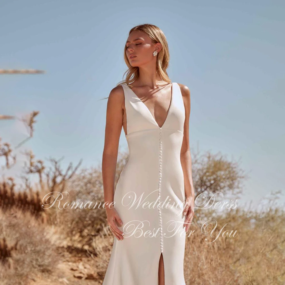 ชุดแต่งงานทรงเมอร์เมดแบบเรียบง่าย คอวี ปี 2026 ผ่าสูง สายสปาเก็ตตี้ ไม่มีแขน ติดกระดุม เปิดหลัง  ชุดเจ้าสาวแบบสั่งตัด