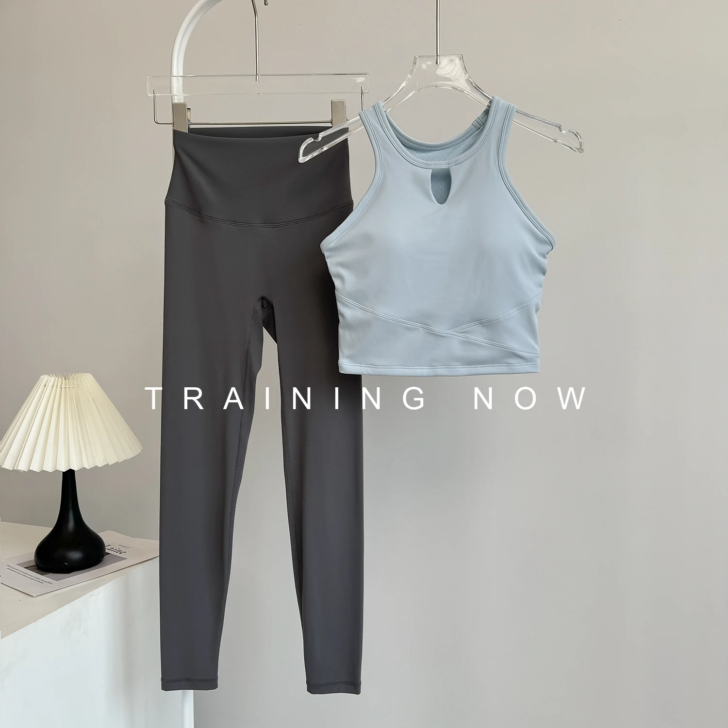 

Высококачественный комплект одежды для йоги для женщин с нагрудными подушечками, профессиональный жилет для бега для пилатеса, фитнеса, быстросохнущая тренировочная одежда