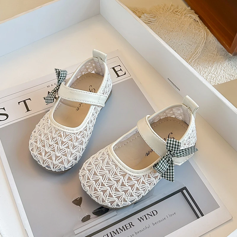 

Kids Beach Shoes Mesh Breathable Children Flat Shoes with Side Bows Soft Bottom 2026 Summer New Girls Sandals Comfortable