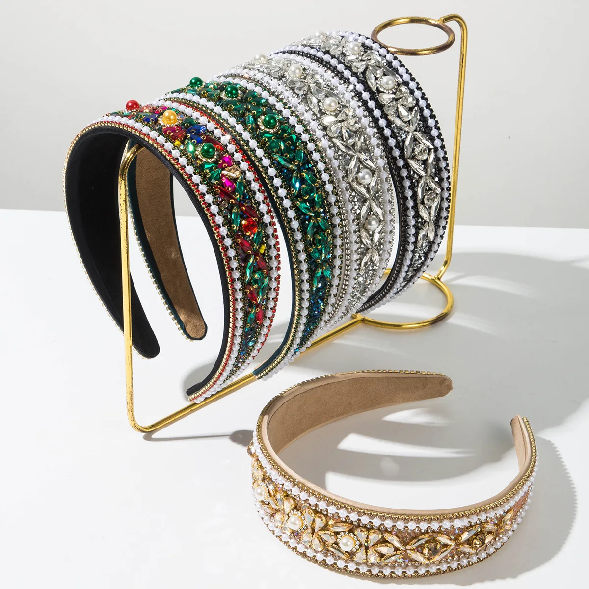 

New Retro Baroque Diamond-Studded Pearl Wide Headband for Women High-End Feel Suitable for Proms and Banquets