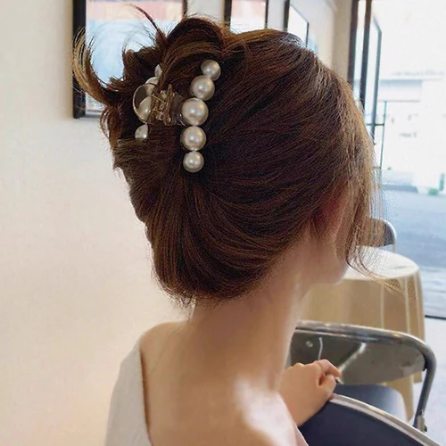 Imagen 2 del producto Pinzas para el cabello con perlas elegantes, soporte fuerte de 7cm, abrazaderas de mandíbula de tiburón acrílicas para mujeres y niñas, herramienta de Peinado a la moda, sombrerería de fiesta