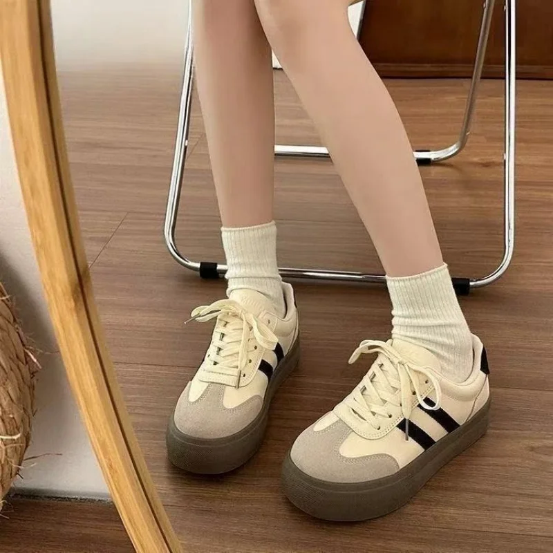 

The 2025 new style of fashionable and versatile thick-soled white sneakers, a classic sporty and casual Forrest Gump shoe