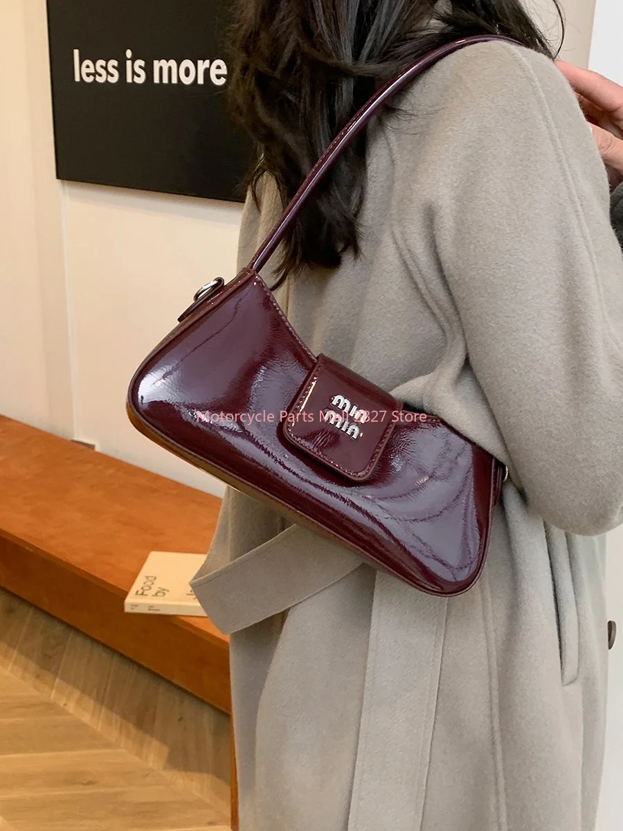 

Retro glossy PU high-end ladies shoulder bag 2024 autumn and winter new underarm bag fashion simple messenger small square bag