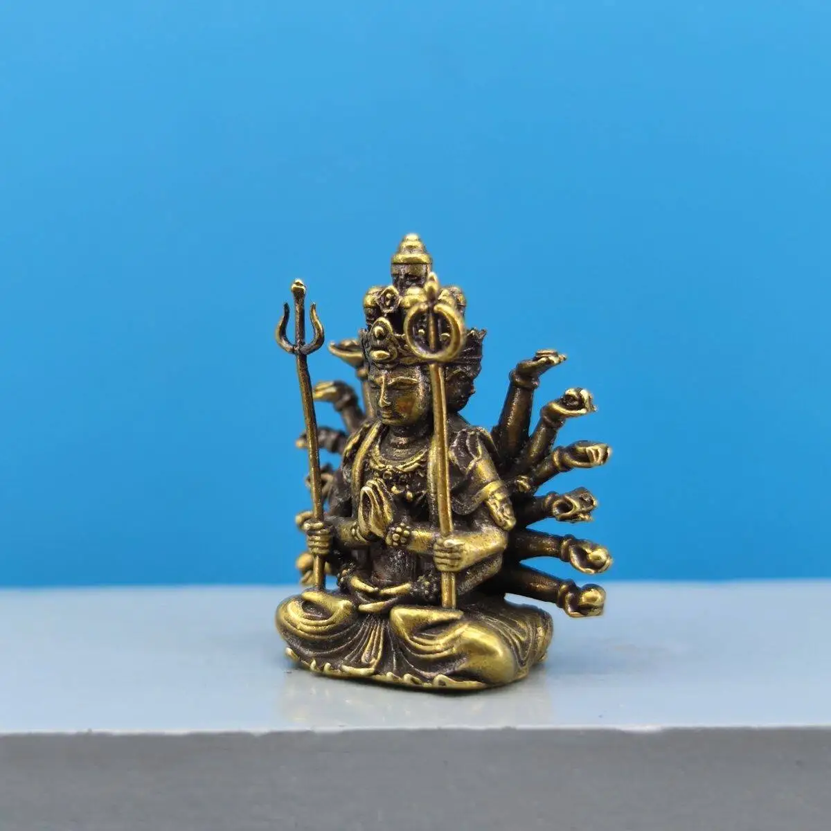 New Thousand-Hand Guanyin Car Ornament, Miniature Desktop Model for Home, Dashboard Car Decoration