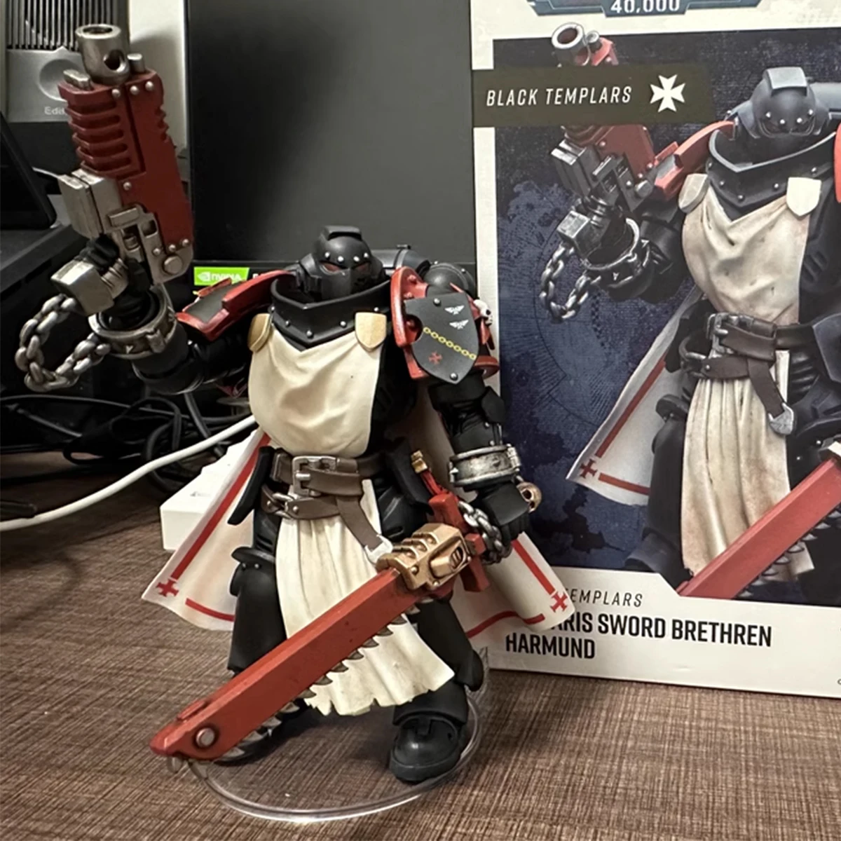 YTOY Warhammer 40 Black Templars Action Figure, Primaris Sword Brethren, Chinic Harmund, Granberults Figurine, Joint Movable Model, Chaîne