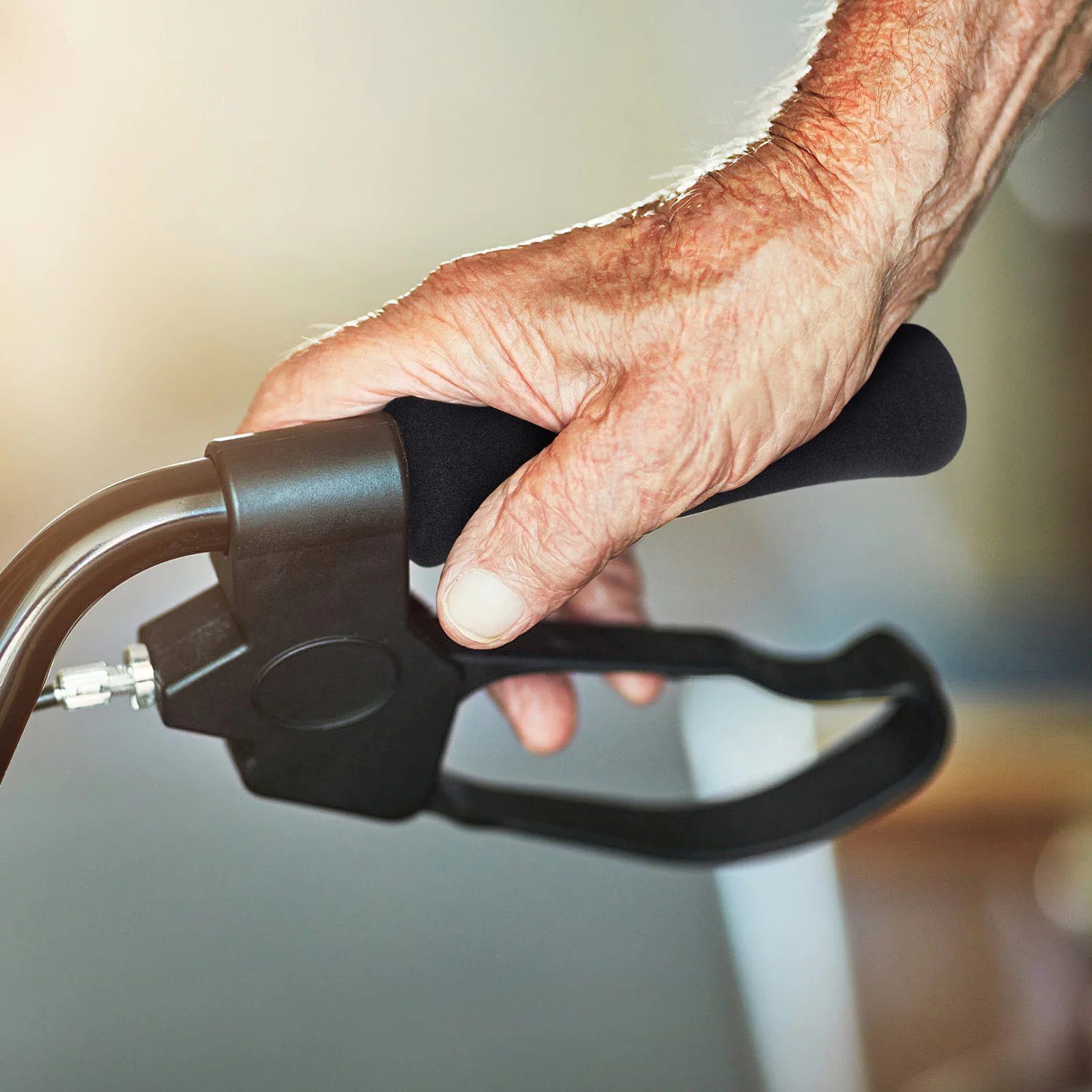 

2 шт. утолщенные противоскользящие удобные ручки-накладки для костылей, тростей и ручек инвалидных колясок