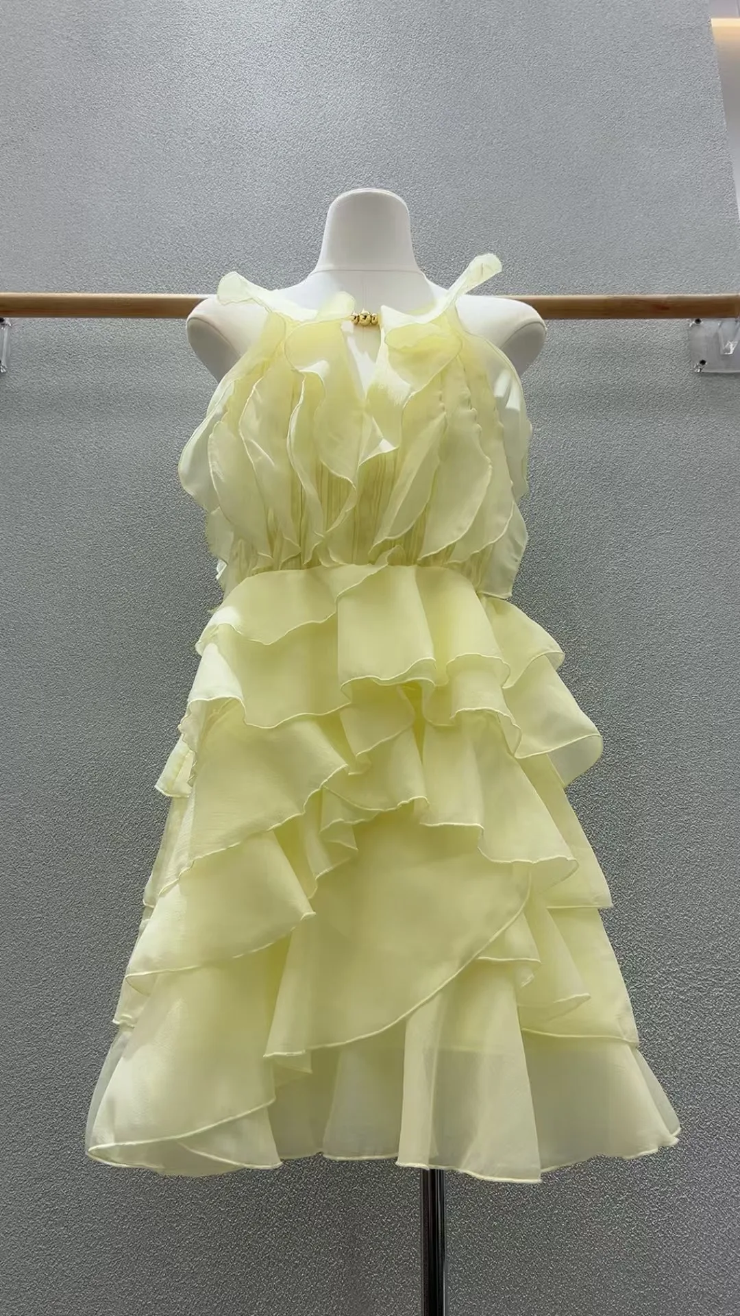 Vestido colete amarelo feminino com babados em camadas sem mangas gola redonda cintura alta férias mini robe feminino