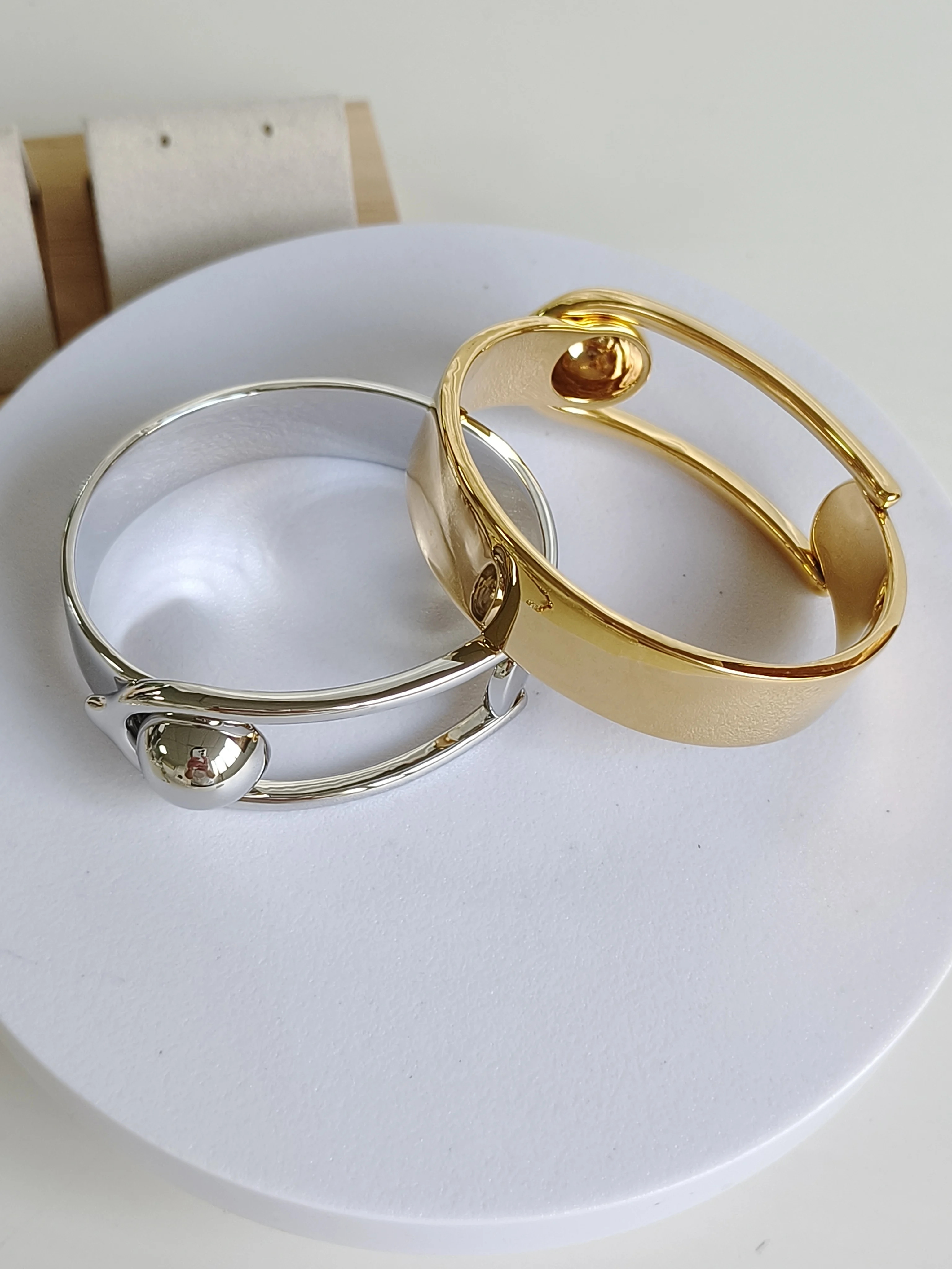 Unique Polished Twisted Open Cuff Bangle 18K Gold Plated Stainless Steel Vintage Chic Womens Everyday Width Bracelet Basic Jewel