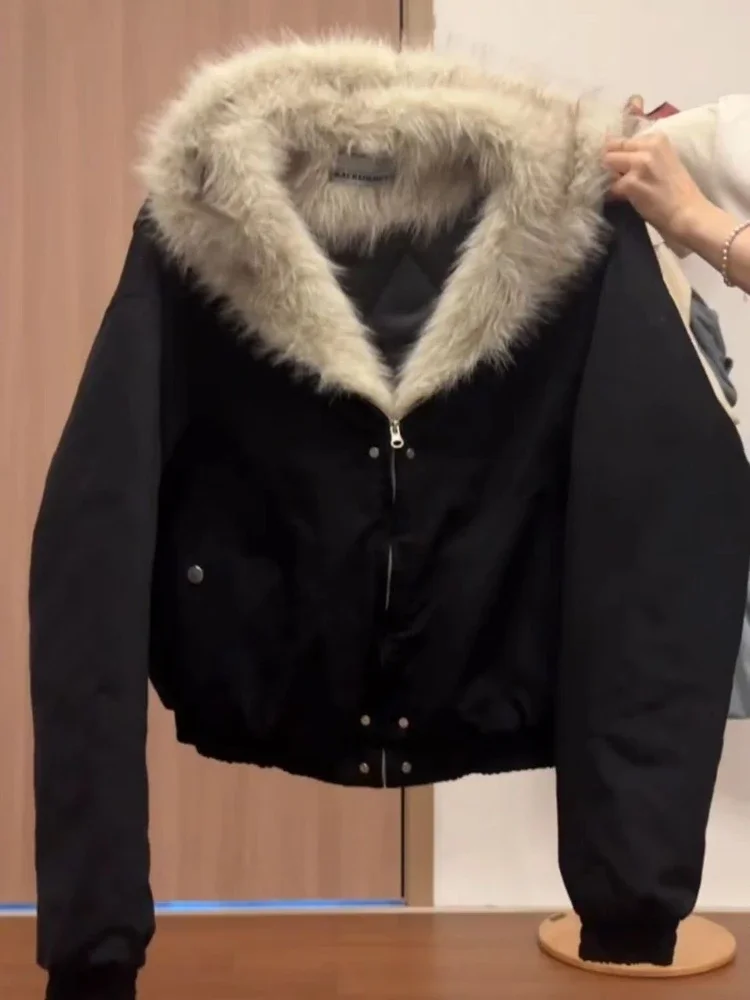 เสื้อแจ็คเก็ตวินเทจสีดำสุดหรูสำหรับผู้หญิง ฤดูหนาว 2025 สไตล์ Y2K แบบมีซิปและฮู้ด ดีไซน์ฮาราจูกุ เสื้อโค้ทผู้หญิงทรงหลวม สไตล์ลำลอง ยอดนิยมในเกาหลี