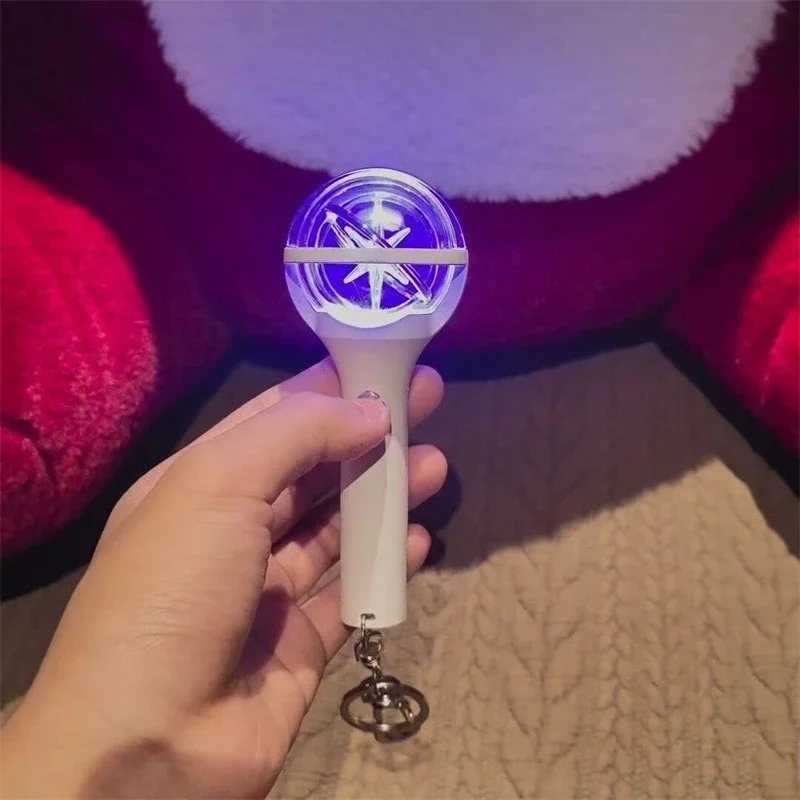 

Kpop Idols Girls Mini Light Stick Key Chains MANON SOPHIA DANIELA LARA MEGAN YOONCHAE Lights Keyrings Bag Pendants Fans Gifts