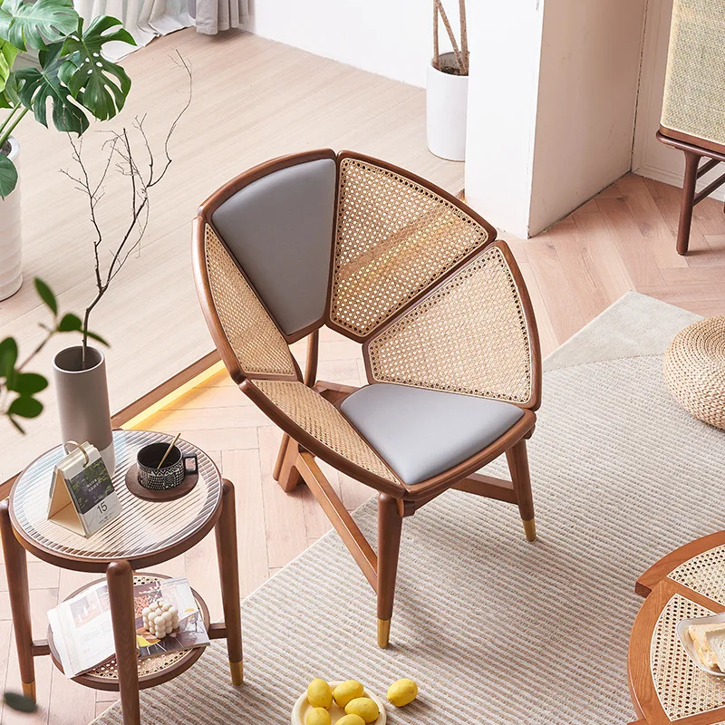 Poltrona divano in legno retrò compatta, versatile e personalizzabile