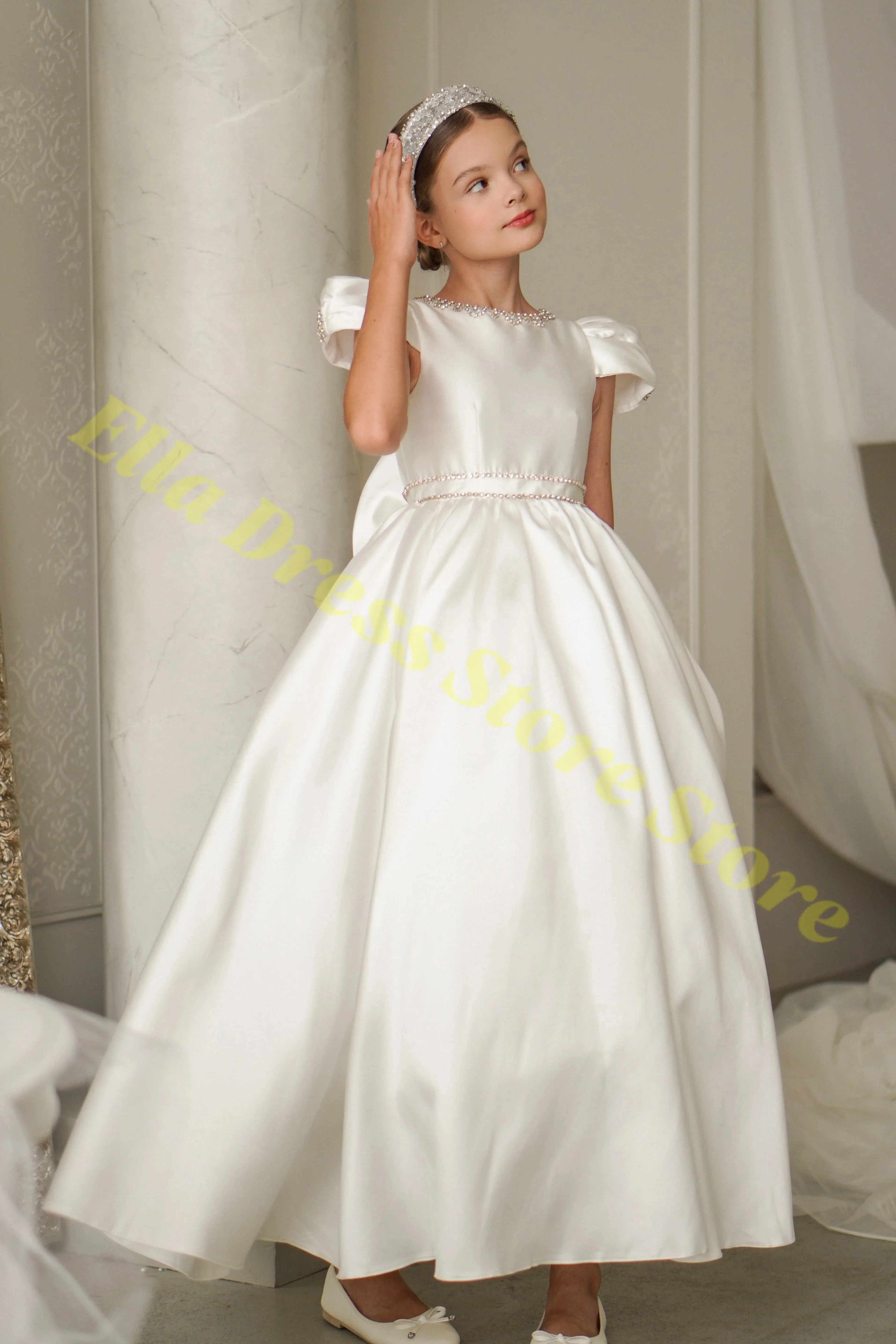 Großhandel Blumenmädchenkleid für Hochzeit, Satin, Perlenbesetzt, Kurze Ärmel mit Schleife, Prinzessinnenkleid für Geburtstagsfeier, Erstkommunion, Maßanfertigung – Detail 1