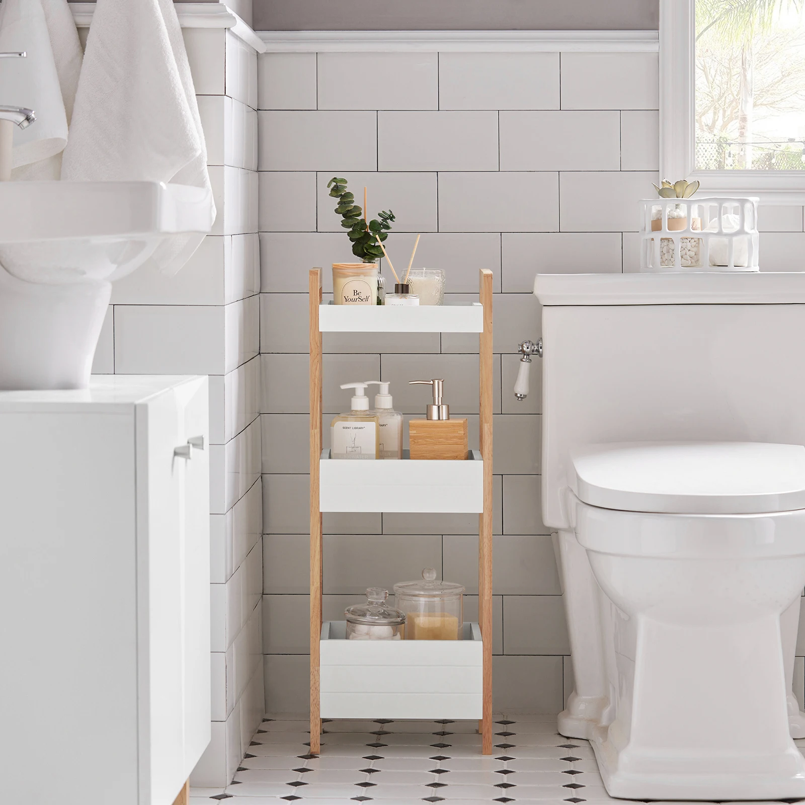 SoBuy FRG226 Armario de baño con 3 estantes resistentes, armario de baño estrecho de MDF, cómoda hasta 30kg, colores madera 28x20x74cm