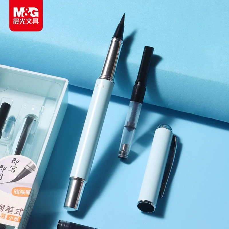 تتضمن فرش الخط M&G وأقلام الخط، والفرش وأكياس الحبر وامتصاص الحبر، ومناسبة لممارسة الخط.